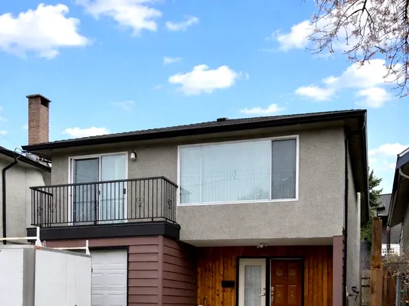 4882 Moss St, Vancouver, BC V5R 3T2