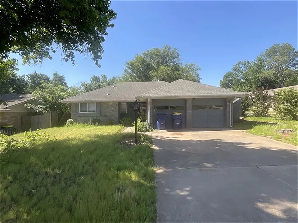 823 E Will Rogers Dr