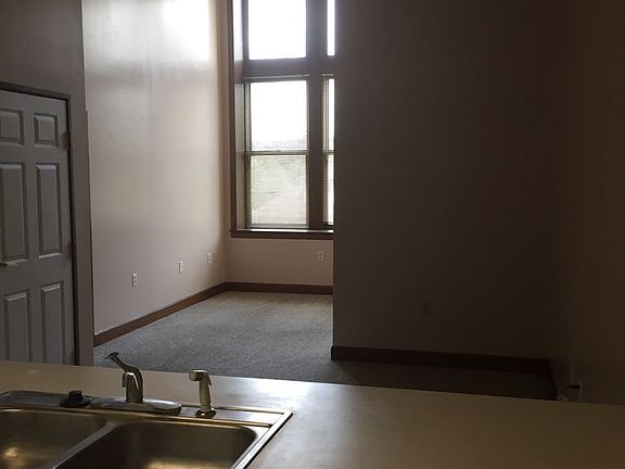 2nd image of 1015 W 31st St APT 204