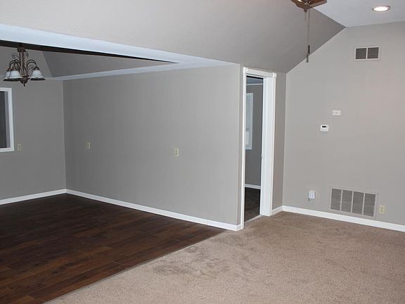 4th image of 810 S Pope Ave
