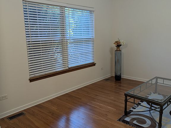 4th image of 1705 Foxfield Dr