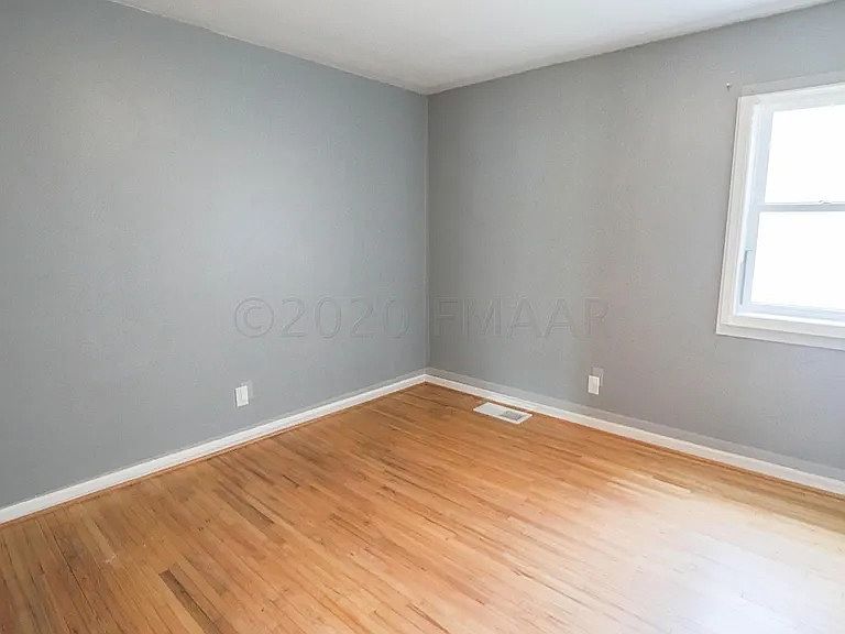 1st image of 707 9th St N