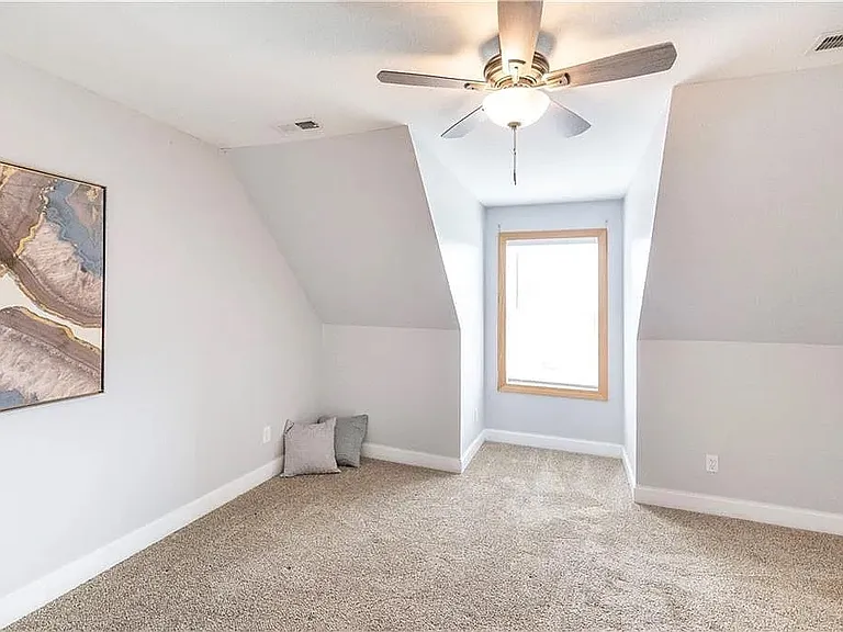 1421 Ash Ct — Photo 15