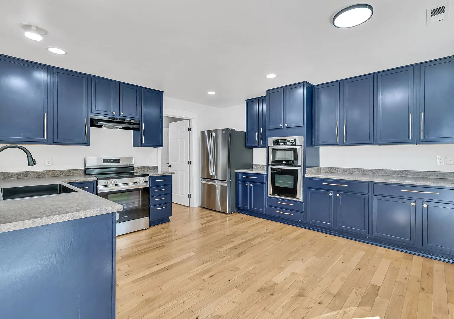 4 Bedroom 3.5 Bath Home Near Kentlake High School — Photo 4