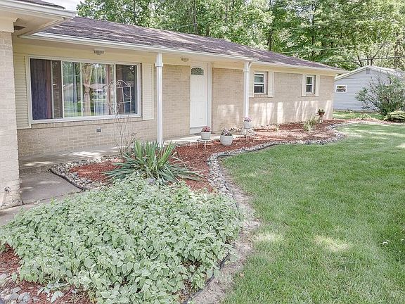 4th image of 4026 Wyandotte Dr