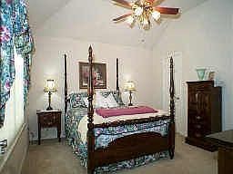 3rd image of 5704 English Oak Dr