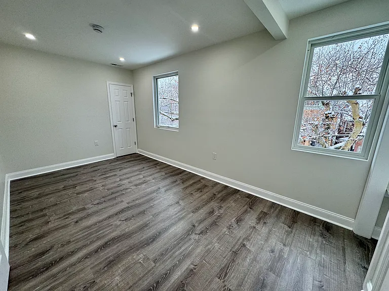2413 Woodstock Ave #2 — Photo 12