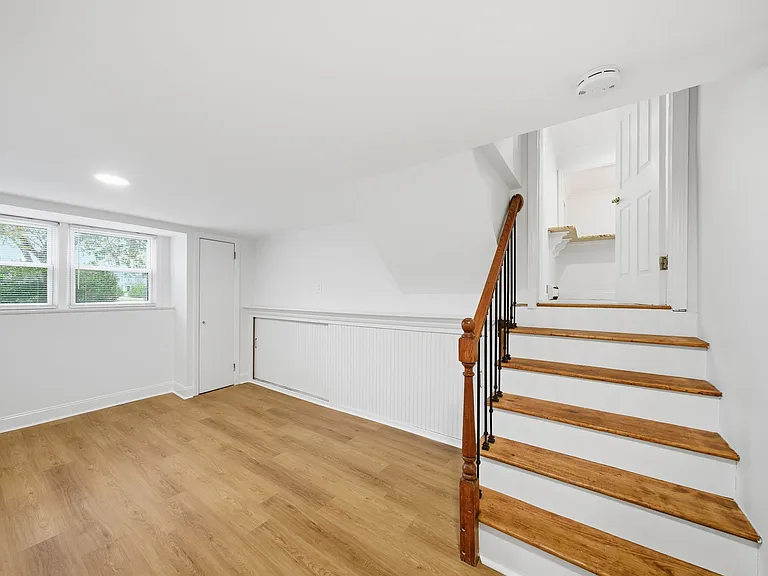 10 Lloyd Ave — Photo 21