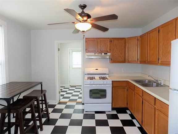2nd image of 821 Regina Ave