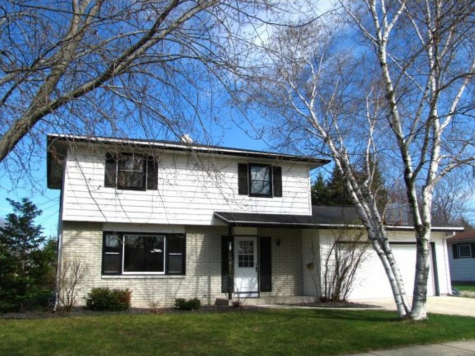 1st image of 295 Hillcrest Ln