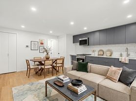 2 W 16th St, New York, NY