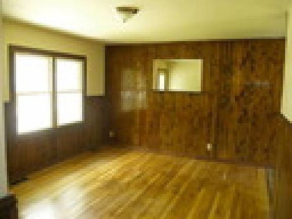 2nd image of 22317 Clyde Ave