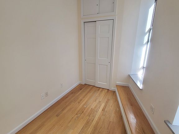 3rd image of 110 6th Ave #4