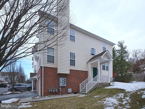 3rd image of 24 Cameron Ct #24
