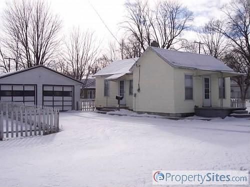 2nd image of 122 E Hosmer
