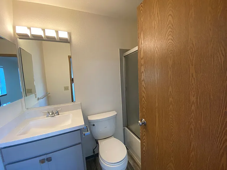 812 NE 42nd St — Photo 23