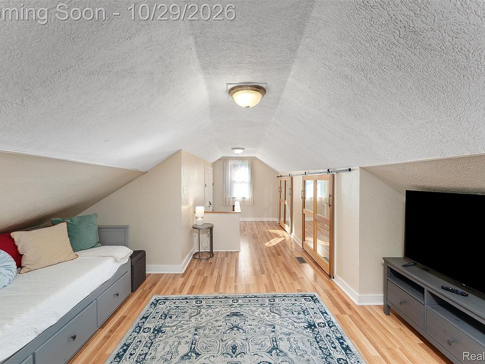 724 Gardenia Ave, photo 22