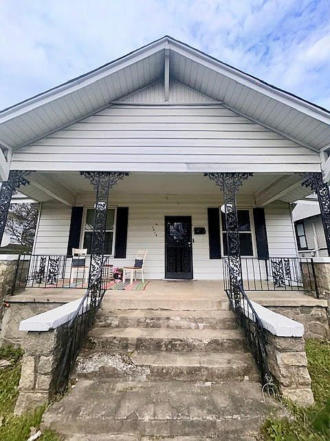 FRONT OF HOUSE