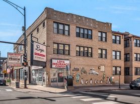 4546 Western