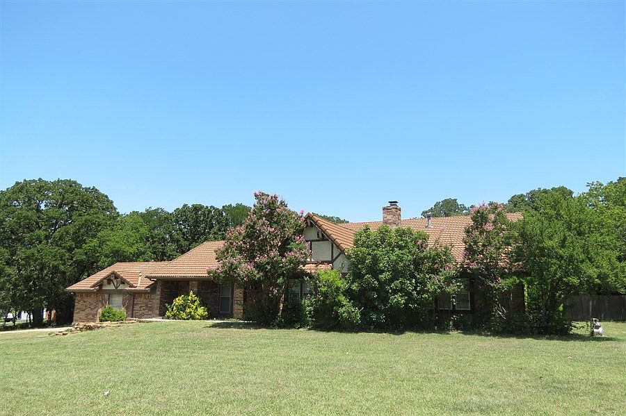 1st image of 405 Woodland Trl