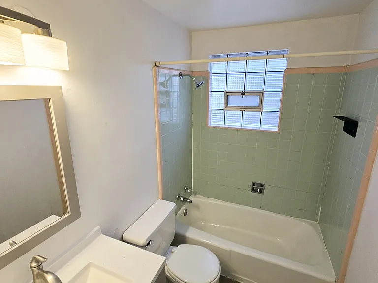 1073 S 800 E — Photo 8
