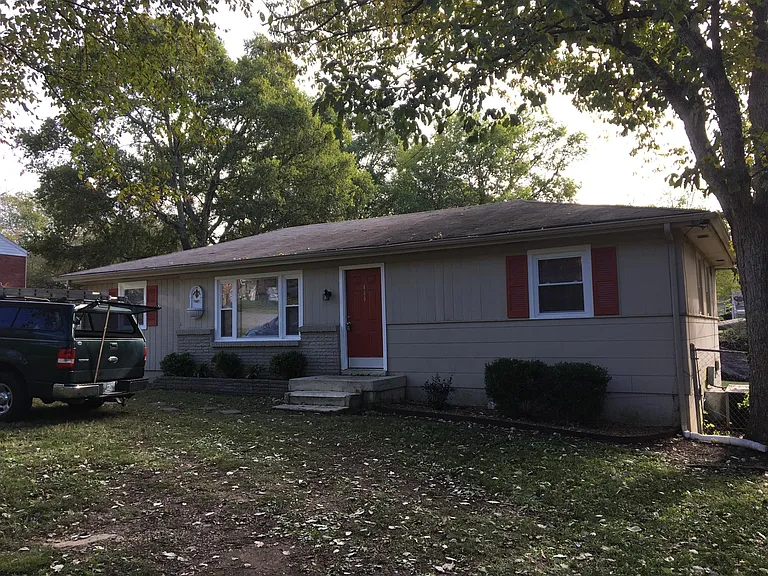 640 Yowell Ave — Photo 3