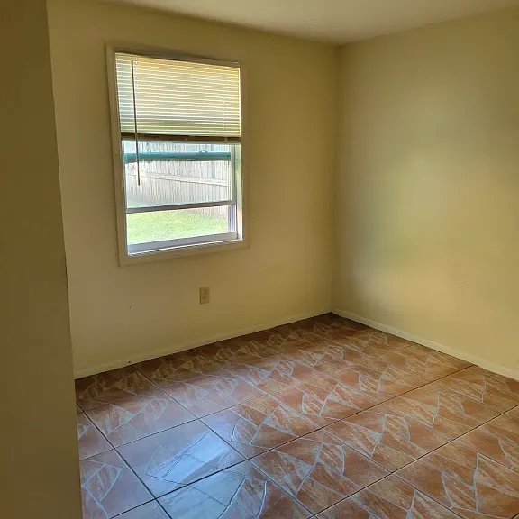 1355 Lavin Ln — Photo 4