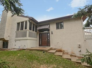 2036 Charlton Rdg, West Saint Paul, MN 55118