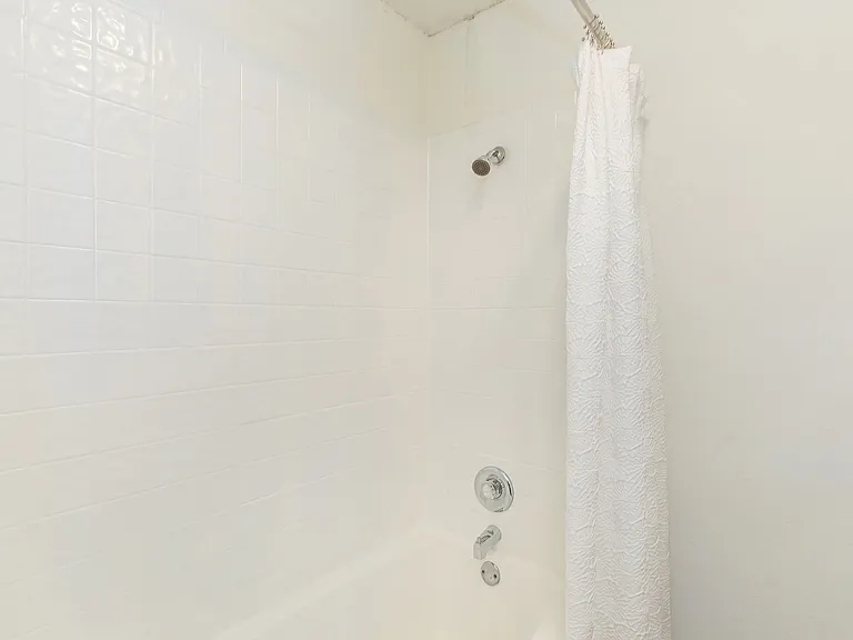 Residences at Medical — Photo 12