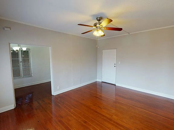 4th image of 524 E Elk Ave #107