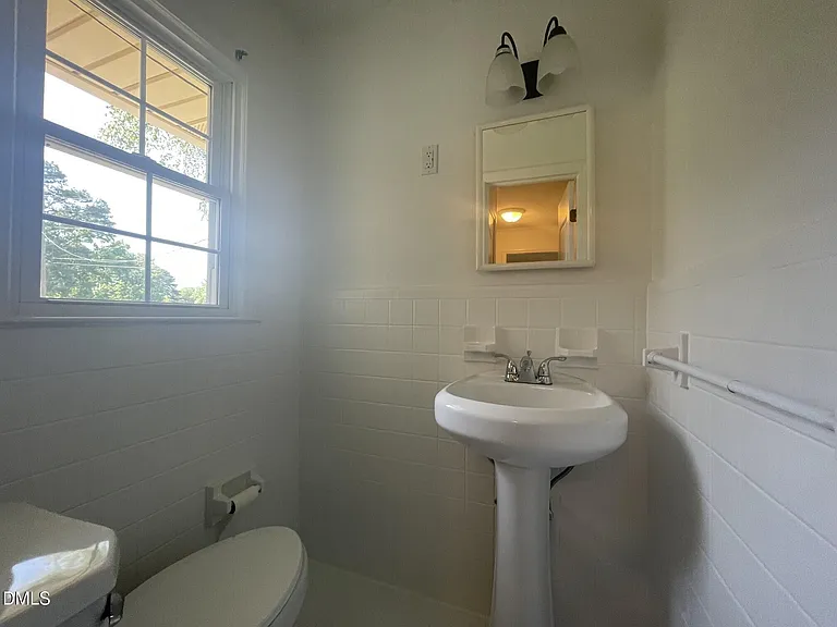 384 E Wimberly St — Photo 23