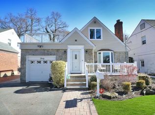 40 Stuart St, Lynbrook, NY 11563