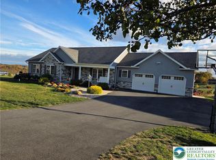3393 Crestview Ln, Walnutport, PA 18088