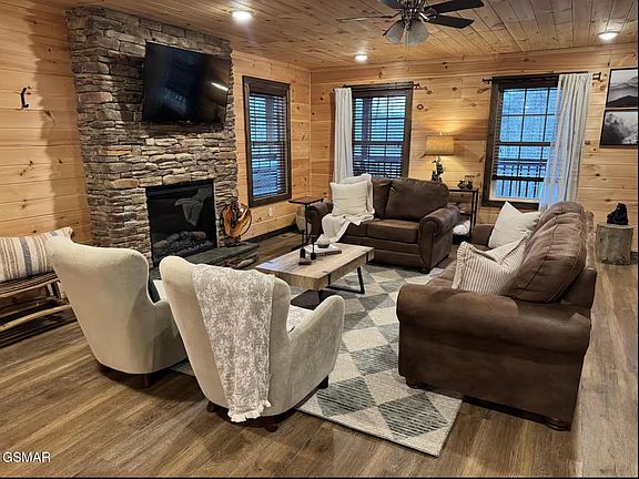 3rd image of 2117 Bluff Ridge Rd
