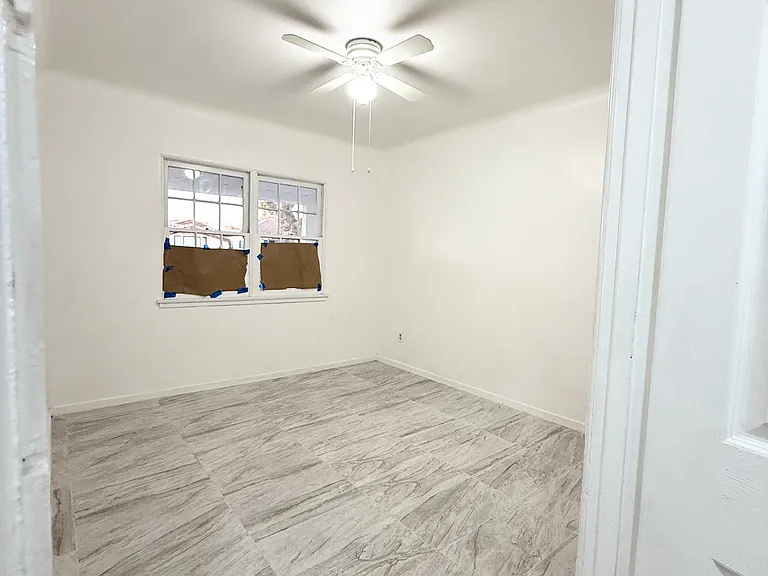 2444 Iowa Ave — Photo 14