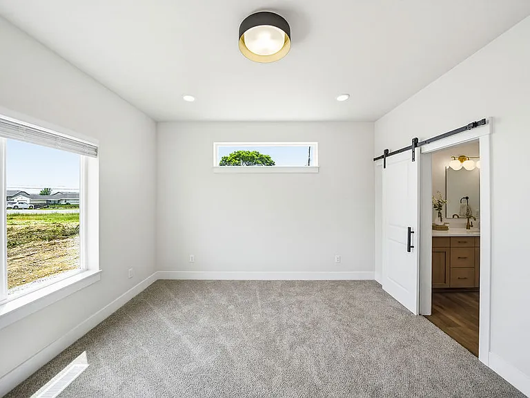 485 E River Ln — Photo 26