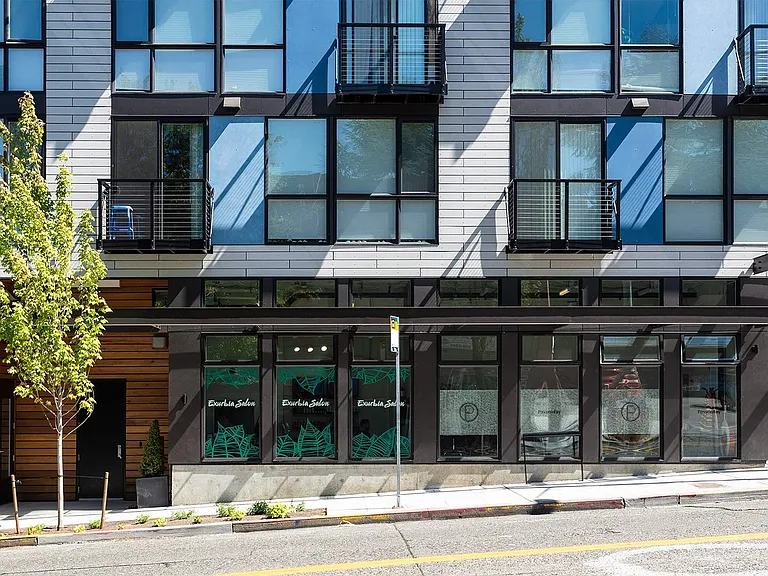 Hamilton- Your Bright, Modern City Home! — Photo 81