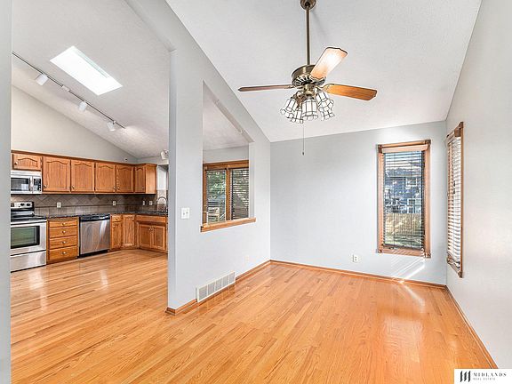 5th image of 7824 La Vista Dr