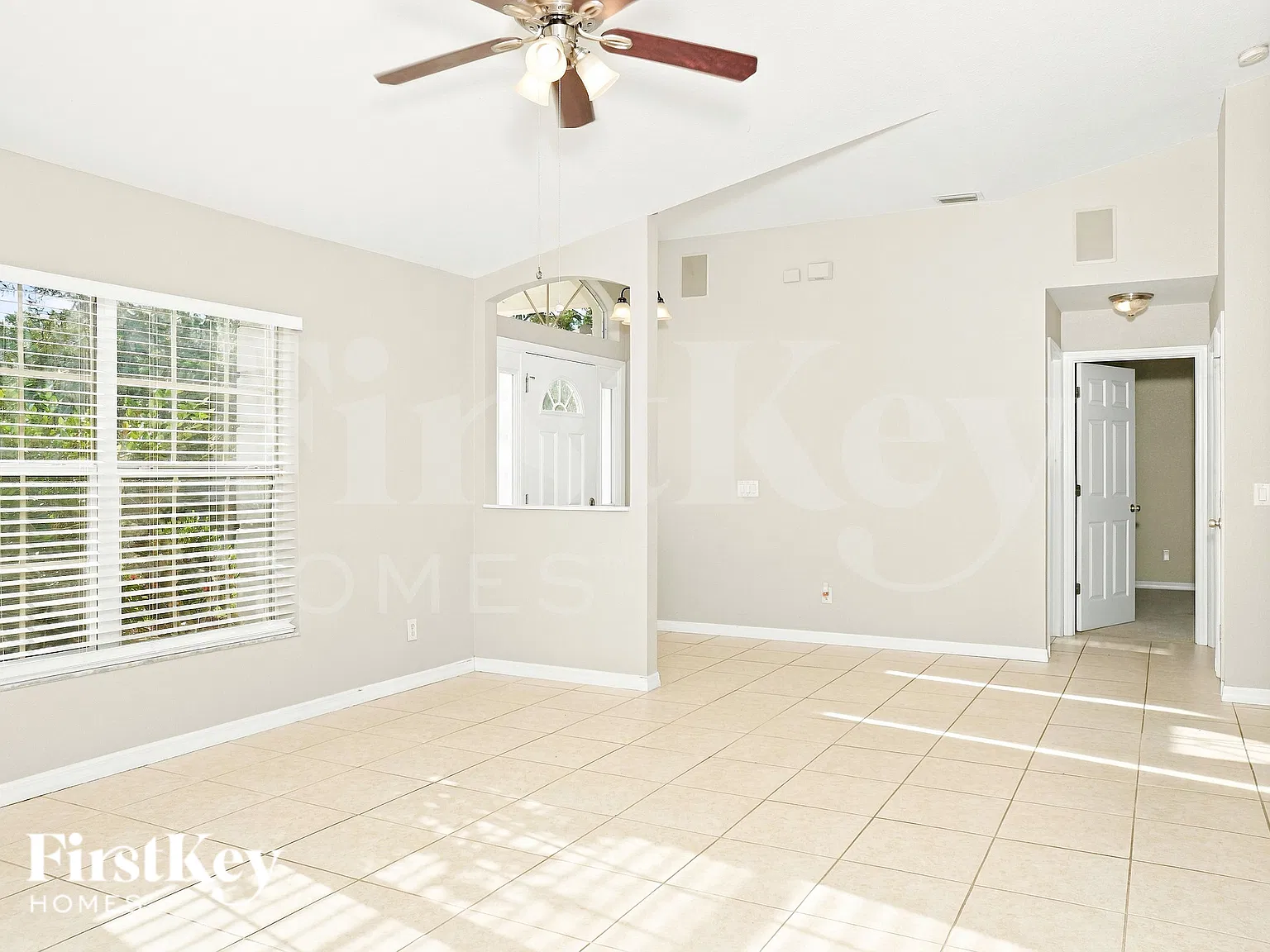 3 bed, 2.0 bath, 1438 sqft, $1,685 — Photo 4