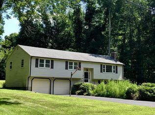 22 Mohegan St, Norfolk, MA 02056