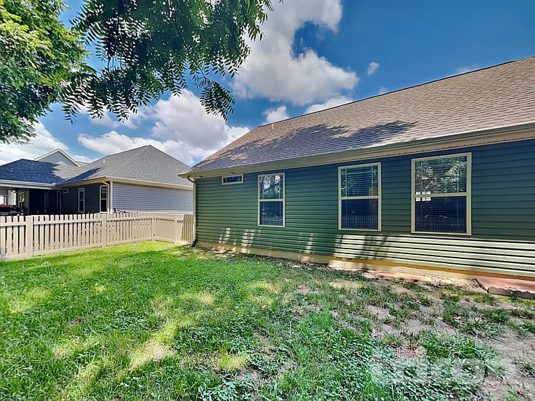 223 Fieldstone Ln — Photo 18
