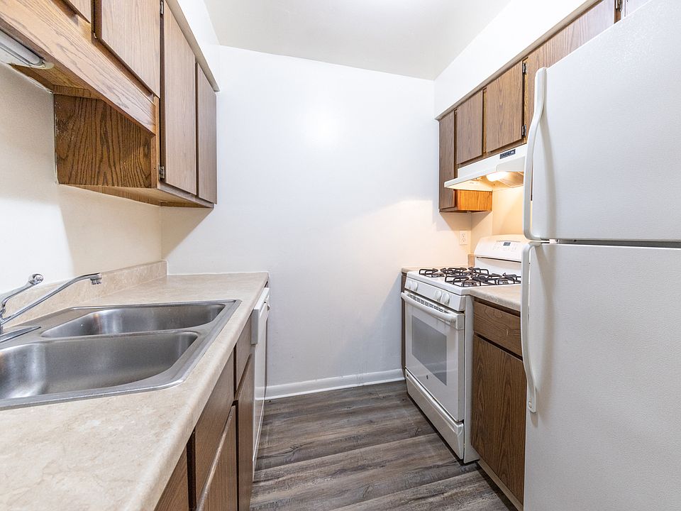 2 bedroom Kitchen Floor Plan at Woodlake Apartments