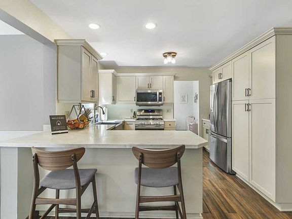 4th image of 625 Bradford Way
