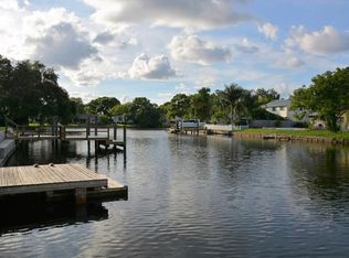 5149 Horseshoe Pl NE, Saint Petersburg, FL 33703