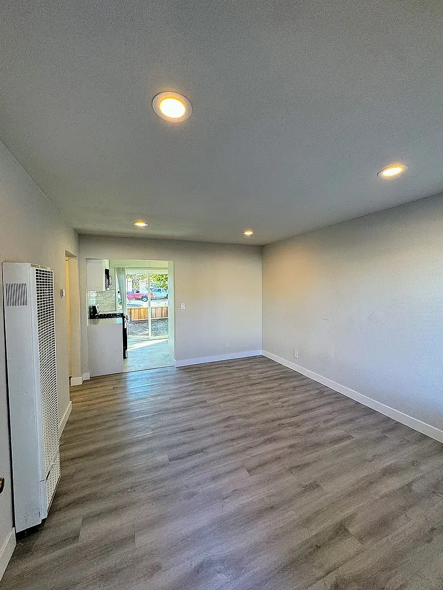 2 bed, 850 sqft, $3,200 — Photo 3