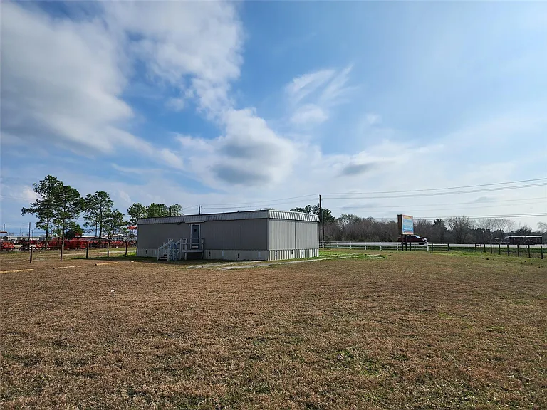 3373 E Highway 6 — Photo 5