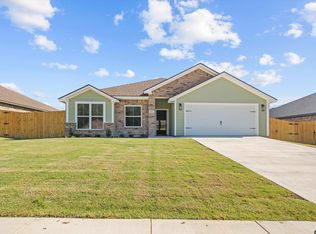 16317 Crossing Cir, Lindale, TX 75771