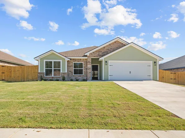 16317 Crossing Cir, Lindale, TX 75771