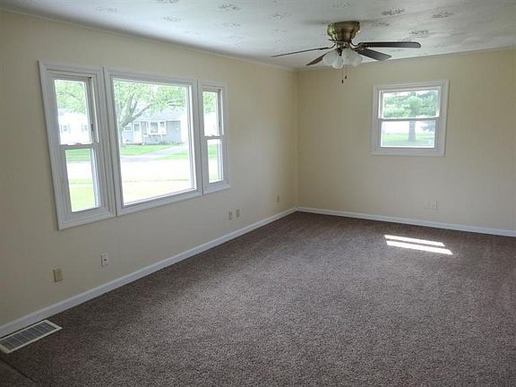3rd image of 1252 N Circle Dr