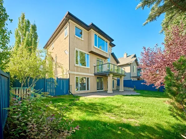 32 S Evercreek Bluffs Cres SW, Calgary, AB T2Y 4P3